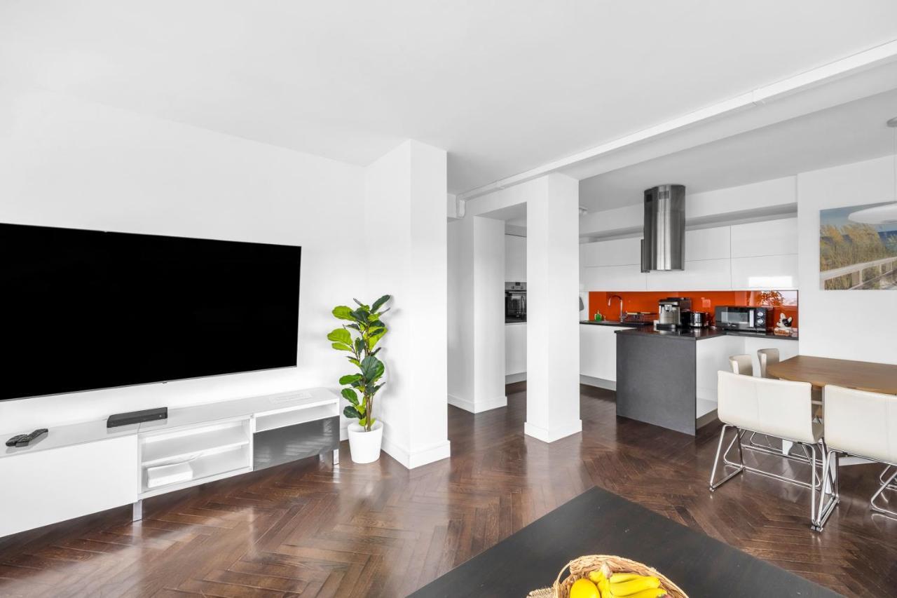23Rd Floor 3Br Apt With Views Of Warszawa Exteriör bild